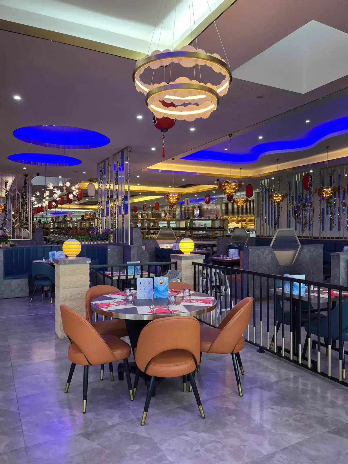 Vue de la salle et du buffet de Top Wok